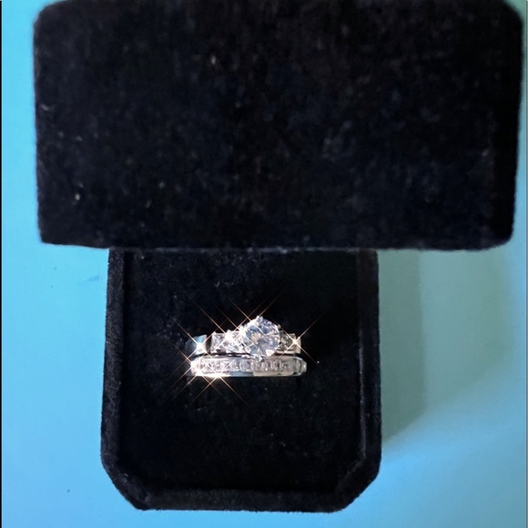 18K White Gold Plated Ring with Zirconia - Picture 5 of 5